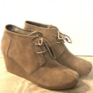 Toms Suede Taupe Tan Wedge Bootie Lace Up Shoe Womens Sz 8